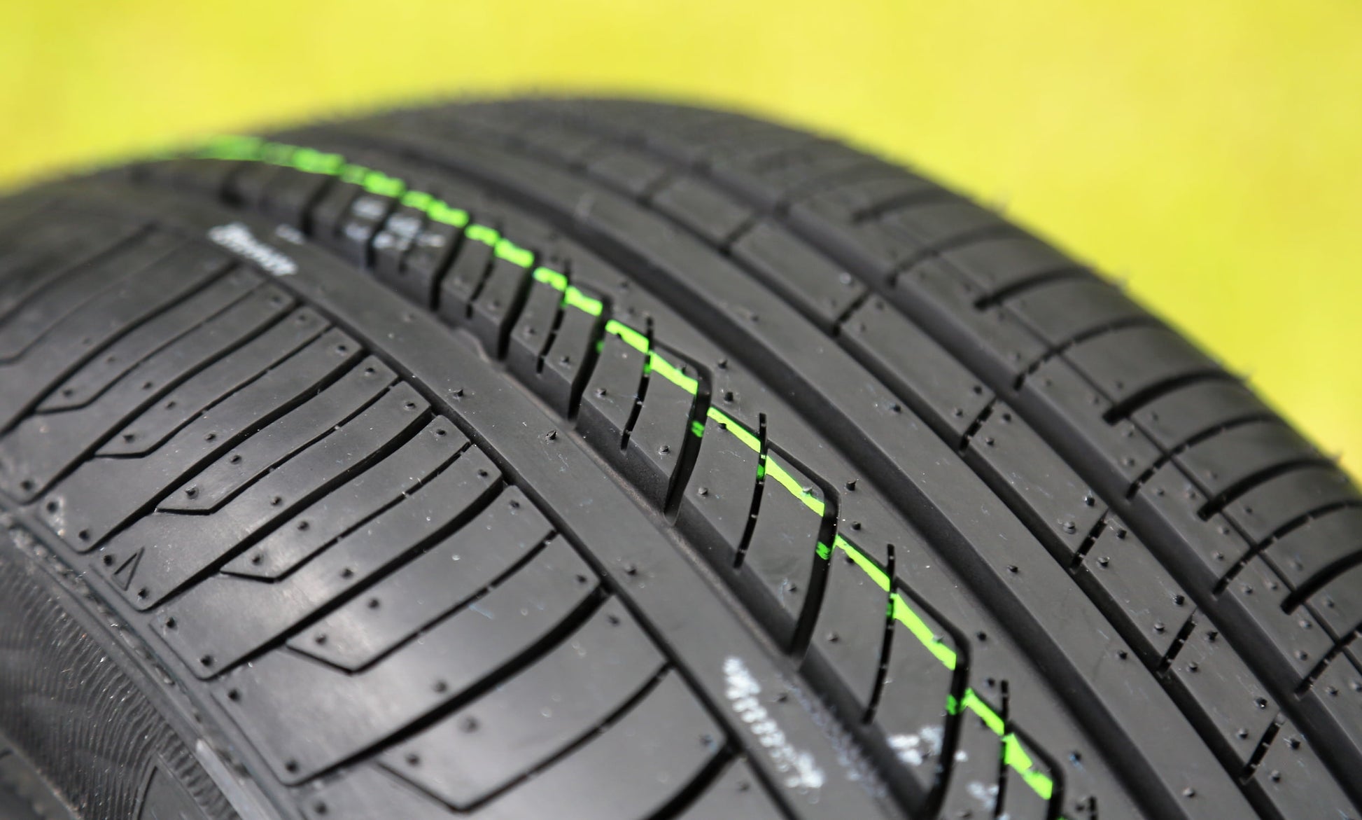 Set of 4 (FOUR) Forceum Ecosa 195/60R16 89V A/S All Season Tires Fits: 2008-14 Scion xD Base
